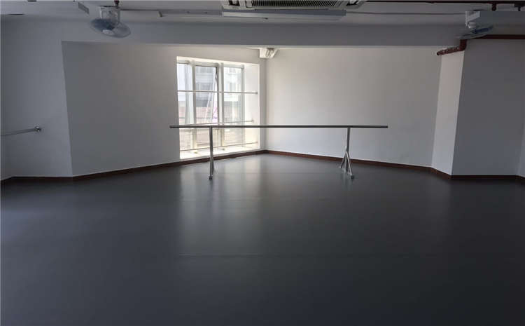 **的舞臺實木地板**是多少錢？