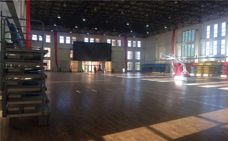 云南硬木企口體育場地板施工