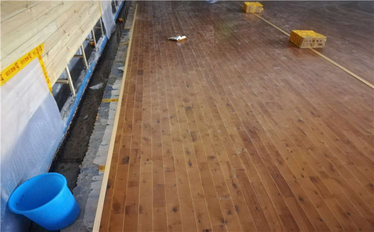 楓木木地板籃球場(chǎng)造價(jià)是的多少？