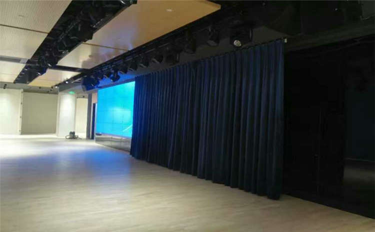 春季體育館專用木地板如何養(yǎng)護？