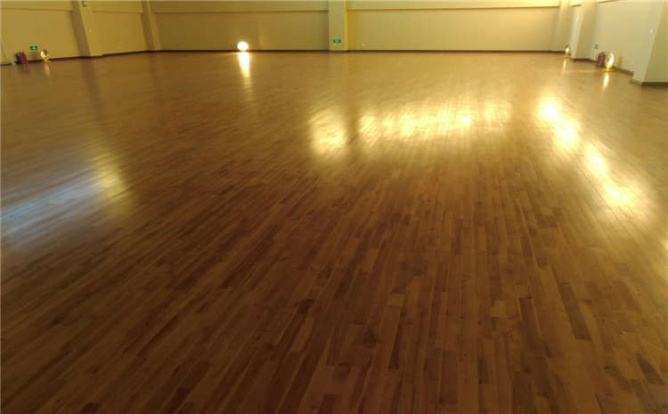 學(xué)校運(yùn)動(dòng)籃球地板哪個(gè)品牌好？