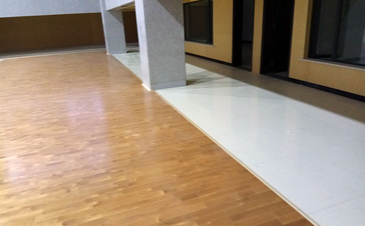 俄勒岡松運動體育地板怎么翻新