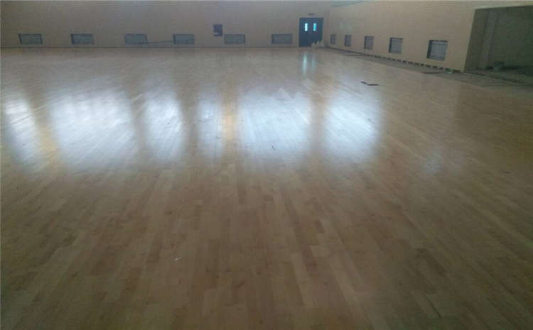 松木體育館木地板怎么保養？