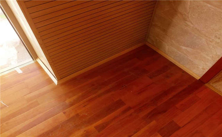 白銀體育運(yùn)動(dòng)地板