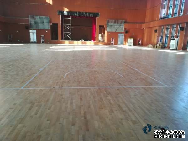 楓木籃球地板防潮